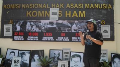 Desakan Keadilan Menguat: Aksi Simbolik Aktivis di Depan Komnas HAM