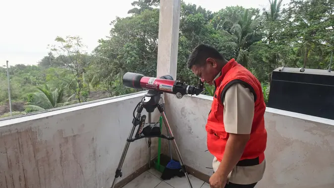 Abu Anak Krakatau Menyebar, Warga Jabodetabek Berlomba Cari Masker