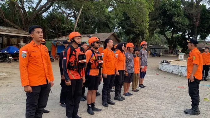 Hari Kedua, Empat Unit SAR Sisir Selat Sunda Cari Delapan Orang Hilang